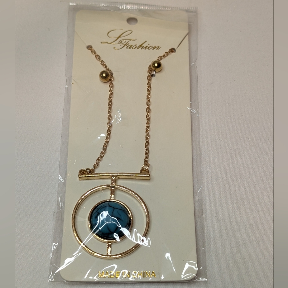 NEW Necklace & Earrings Set